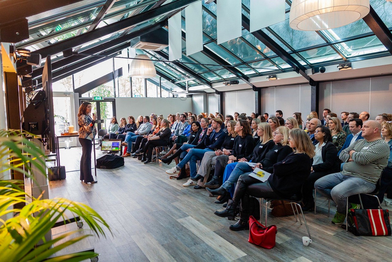 Amstel Boathouse, zakelijke presentatie, grote zaal, scherm