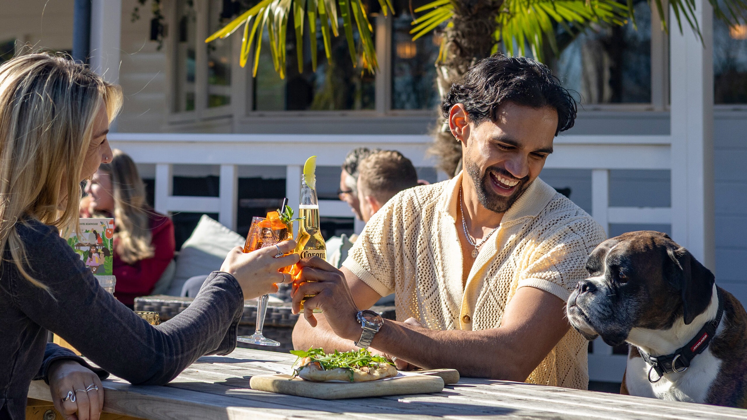 Amstel Boathouse, terras, planten, tafels, lounge